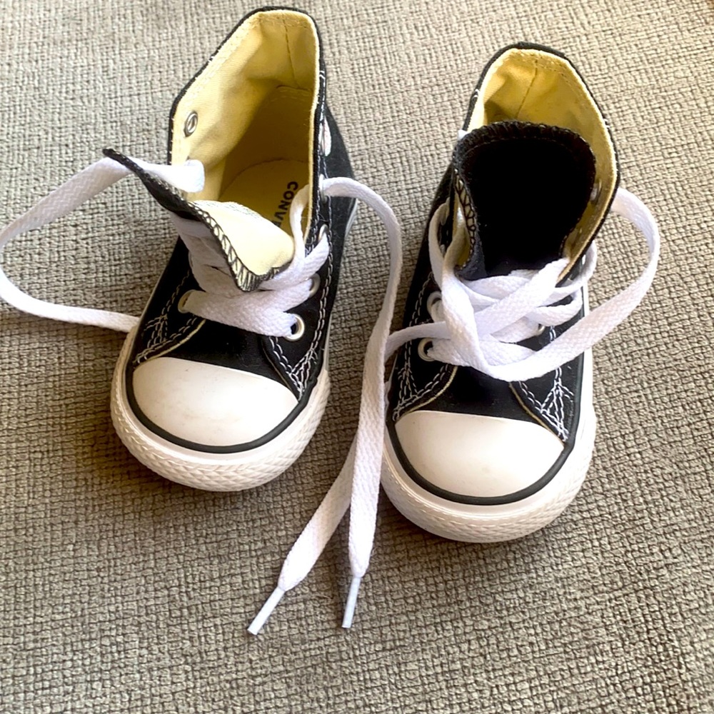 Black baby converse size 4 . Brand new without tags